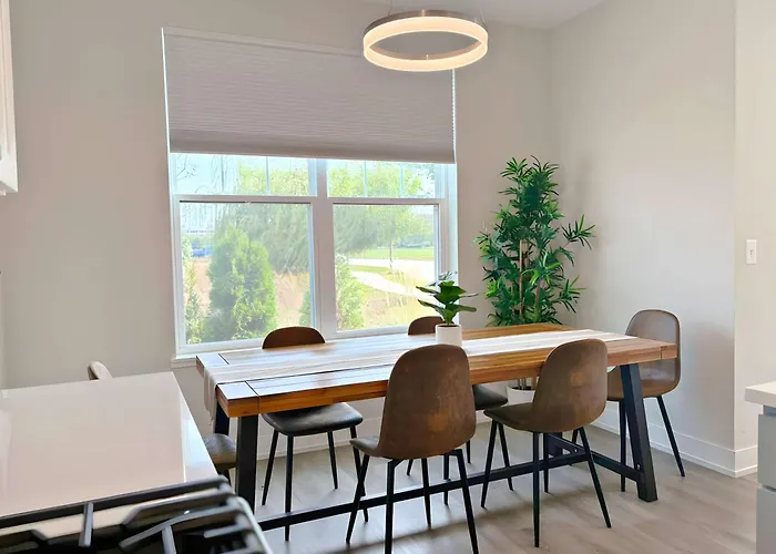 Apartment Modern 4br Townhouse With Parking & Views - Wville Rep 4 Warrenville
