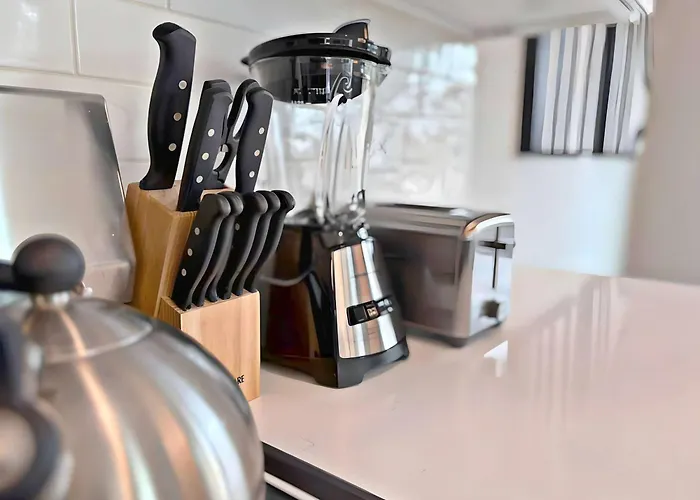 Modern 4br Townhouse With Parking & Views - Wville Rep 4 * Warrenville