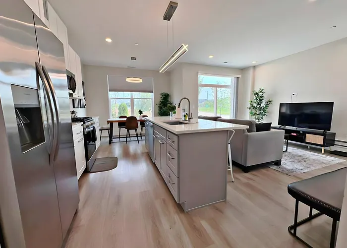 Modern 4br Townhouse With Parking & Views - Wville Rep 4 Apartment Warrenville