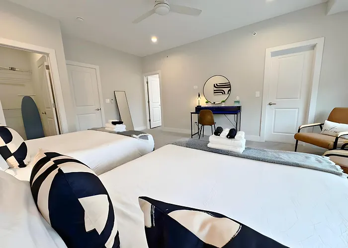 Modern 4br Townhouse With Parking & Views - Wville Rep 4 Warrenville