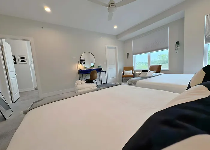 Modern 4br Townhouse With Parking & Views - Wville Rep 4 Apartment
