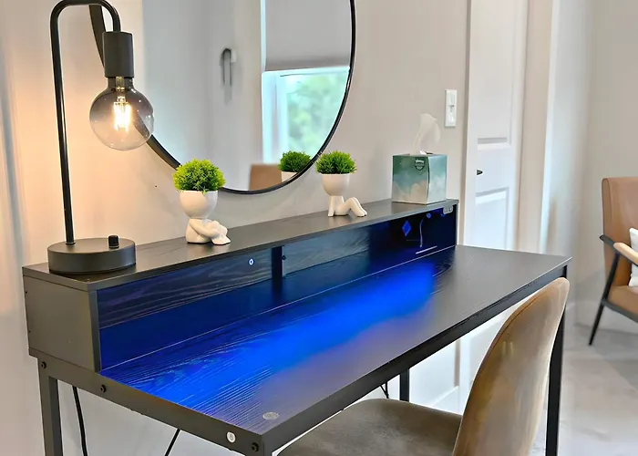 Apartment Modern 4br Townhouse With Parking & Views - Wville Rep 4 Warrenville