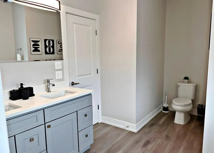 Apartment Modern 4br Townhouse With Parking & Views - Wville Rep 4 Warrenville