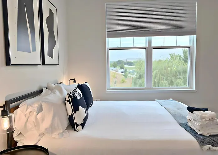 Modern 4br Townhouse With Parking & Views - Wville Rep 4 Apartment *