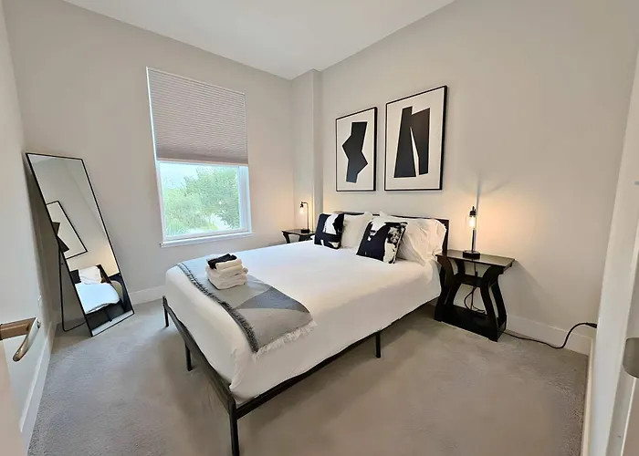 Modern 4br Townhouse With Parking & Views - Wville Rep 4 Apartment *