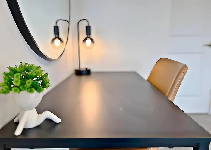 Modern 4br Townhouse With Parking & Views - Wville Rep 4 Apartment