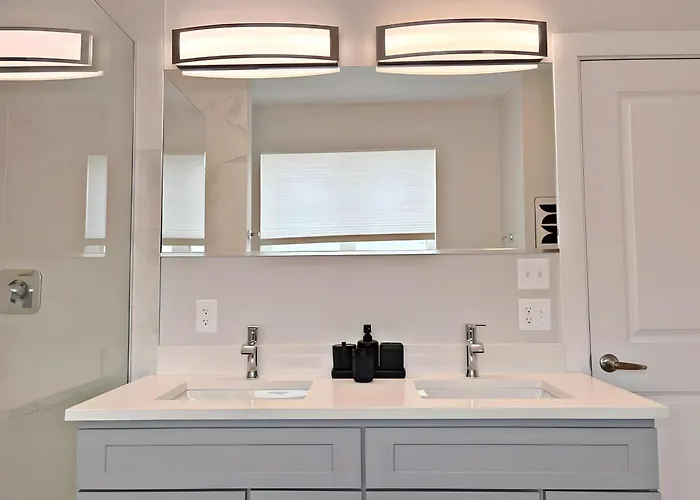 Apartment Modern 4br Townhouse With Parking & Views - Wville Rep 4 Warrenville