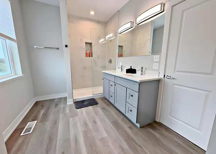 Modern 4br Townhouse With Parking & Views - Wville Rep 4 *