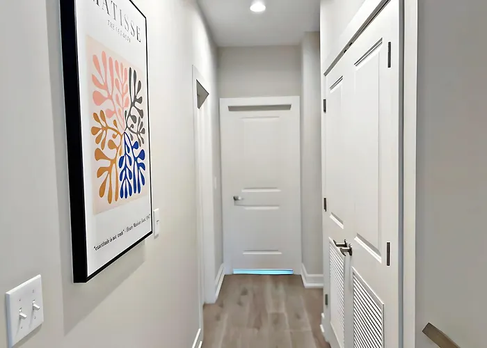 Modern 4br Townhouse With Parking & Views - Wville Rep 4 Apartment Warrenville