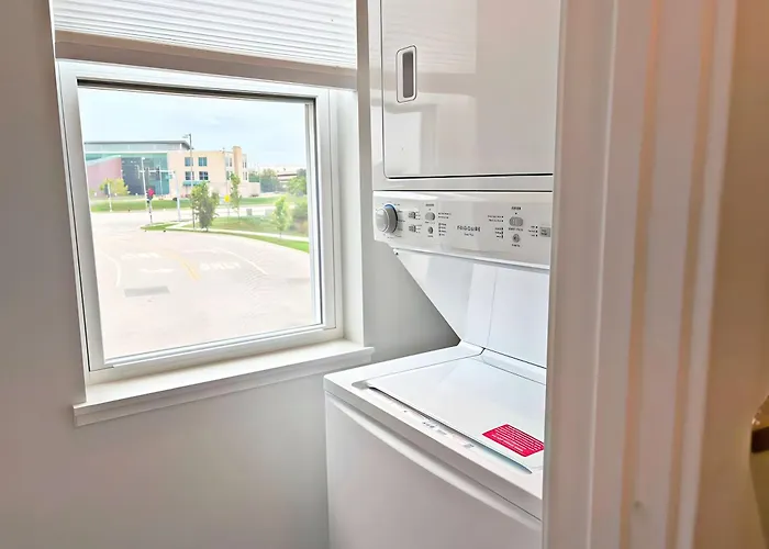 Modern 4br Townhouse With Parking & Views - Wville Rep 4 *