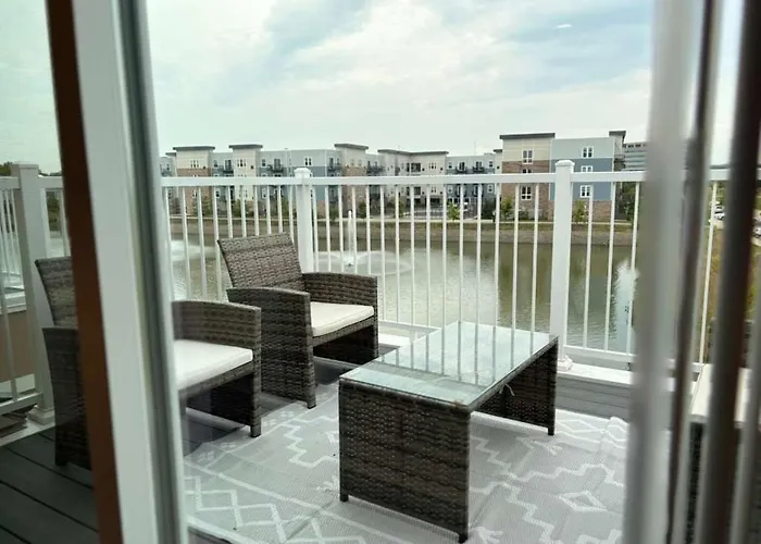 Modern 4br Townhouse With Parking & Views - Wville Rep 4 Apartment *