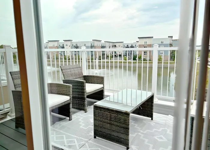 Modern 4br Townhouse With Parking & Views - Wville Rep 4
